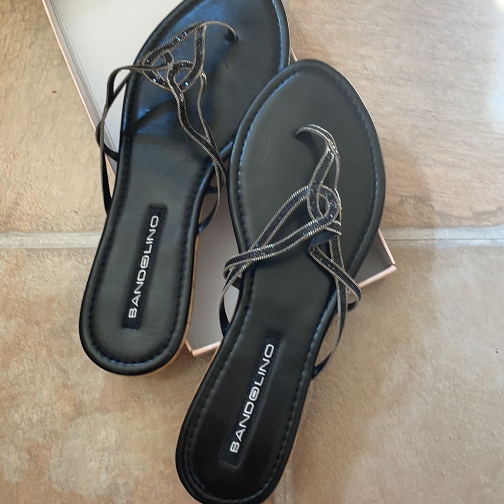 Bandolino Black Lacey Thong sandals 8 M cork soles